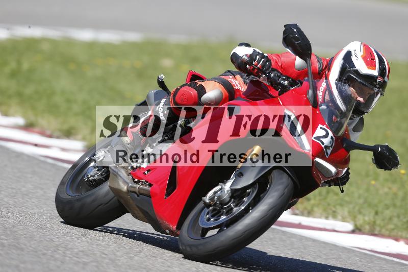 /Archiv-2025/48 25.08.2025 Cornu Master School ADR/gruen-vert/22